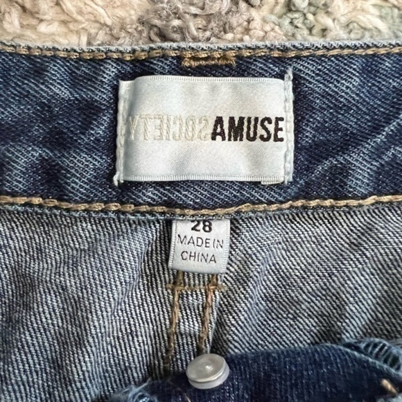 Amuse Society womens size 28 high rise frayed hem jean shorts - Picture 6 of 7